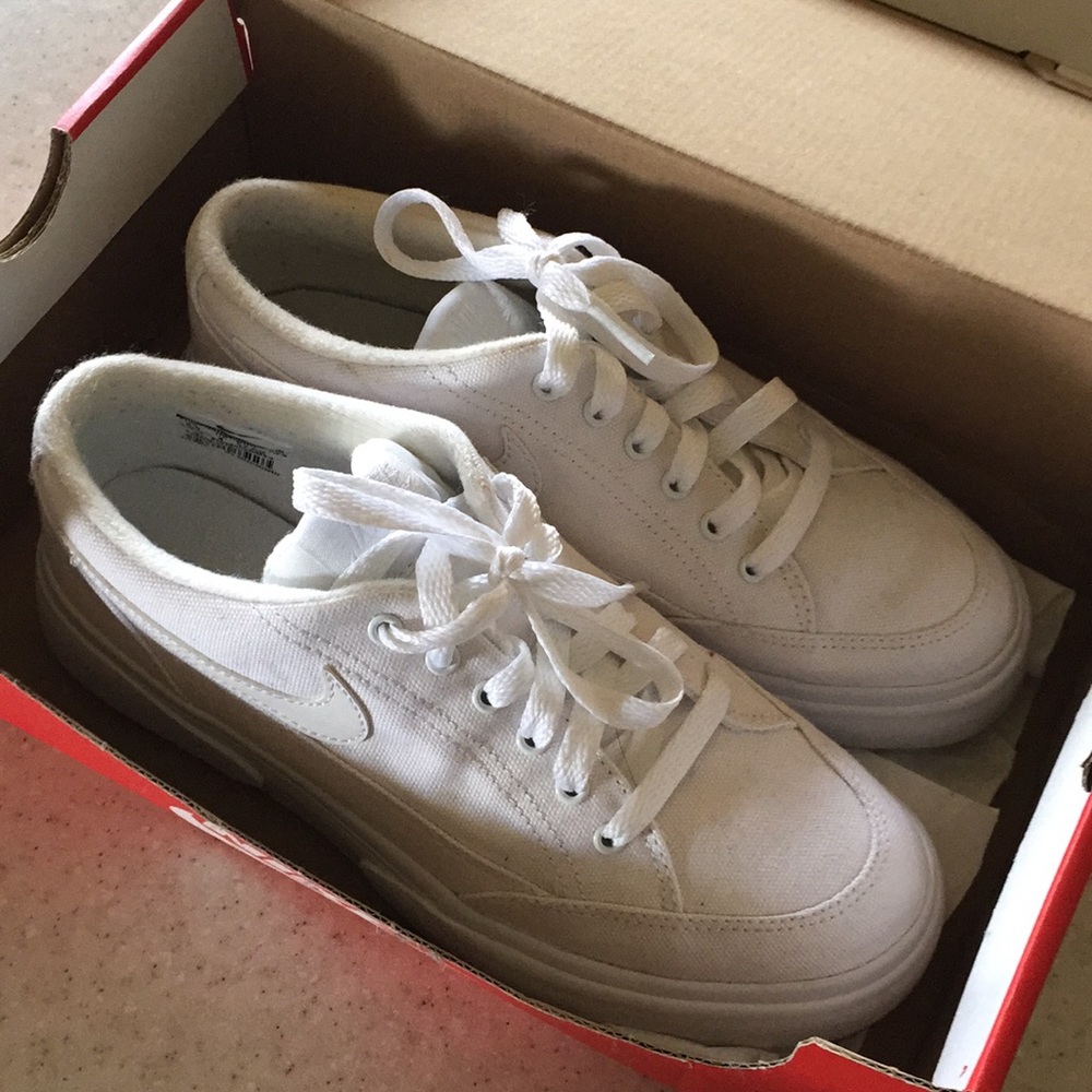 Nike sneakers 👟